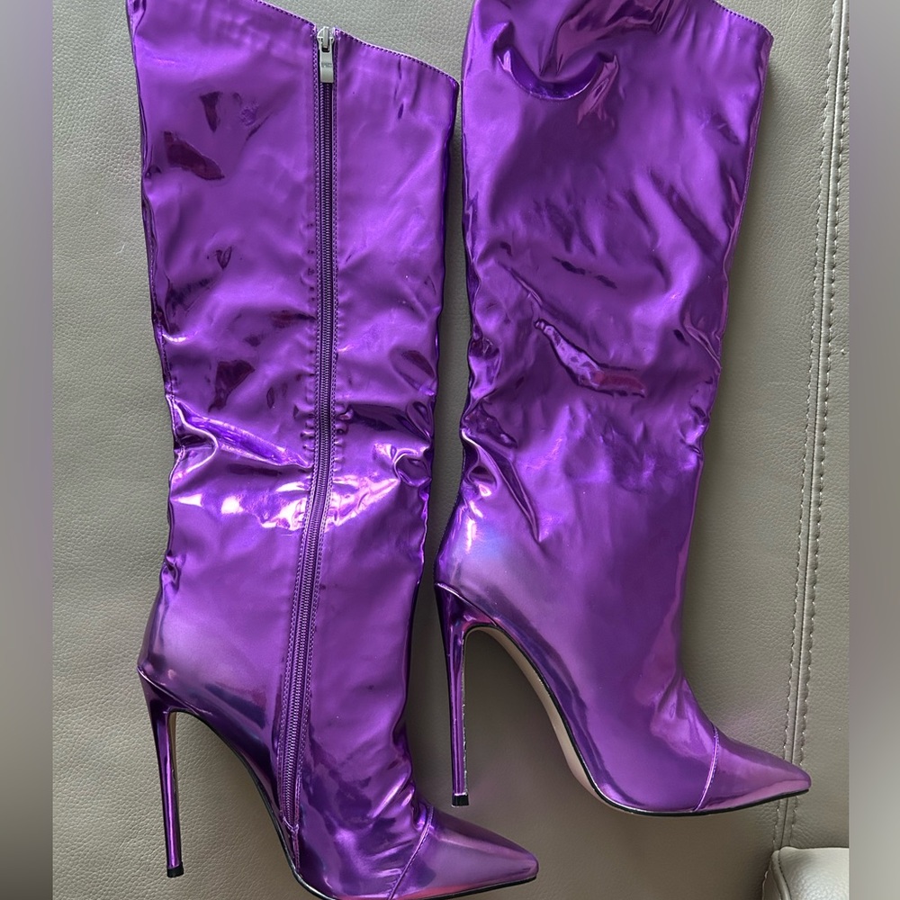 Brand new metallic boots!! Never worn